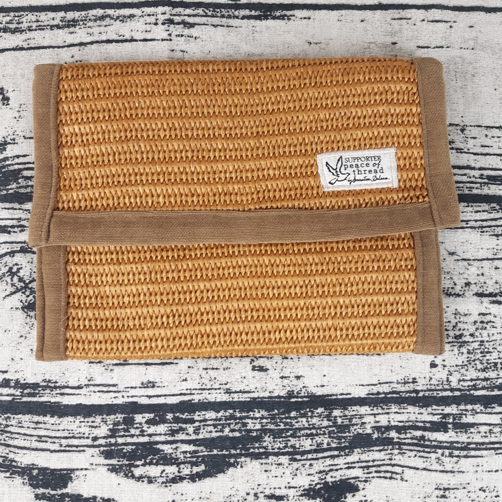 PEACE OF THREAD BOHO STRAW CLUTCH